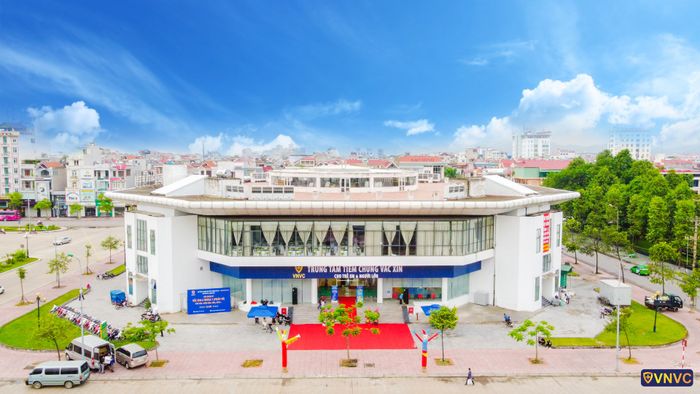 Khu vực chờ và chăm sóc khách hàng cao cấp tại VNVC Bắc Giang