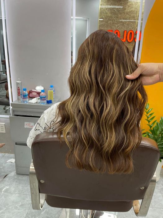 Khoảnh khắc tỏa sáng cùng màu tóc mới tại Salon Đạt Color