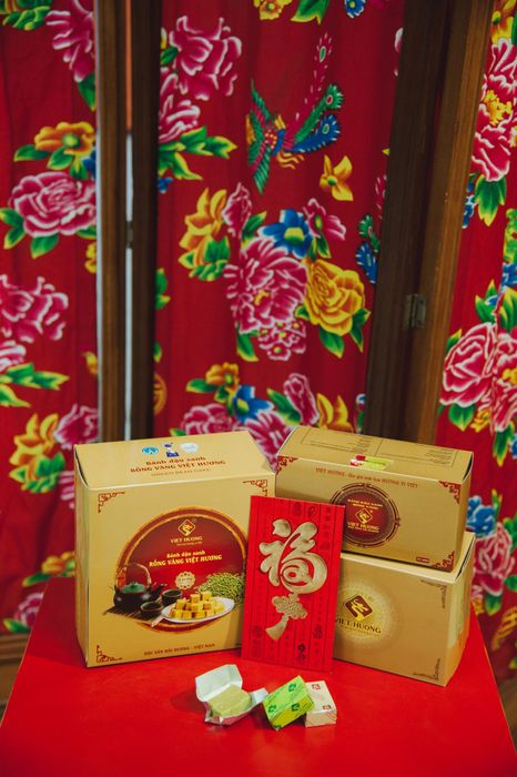 Hình ảnh đặc trưng Bánh Đậu Xanh Rồng Vàng Việt Hương - Ấn bản số 2