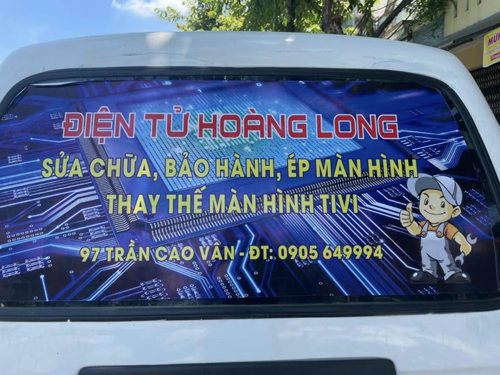 Hình ảnh đội ngũ kỹ thuật viên Hoàng Long làm việc