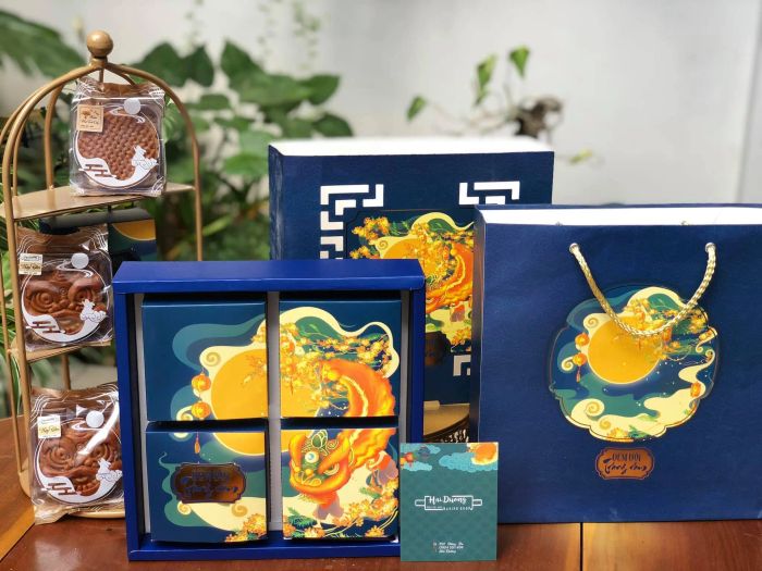 Hình ảnh những chiếc bánh trung thu Hải Đường vàng ươm, lớp vỏ mịn màng ôm trọn nhân bánh thơm ngon
