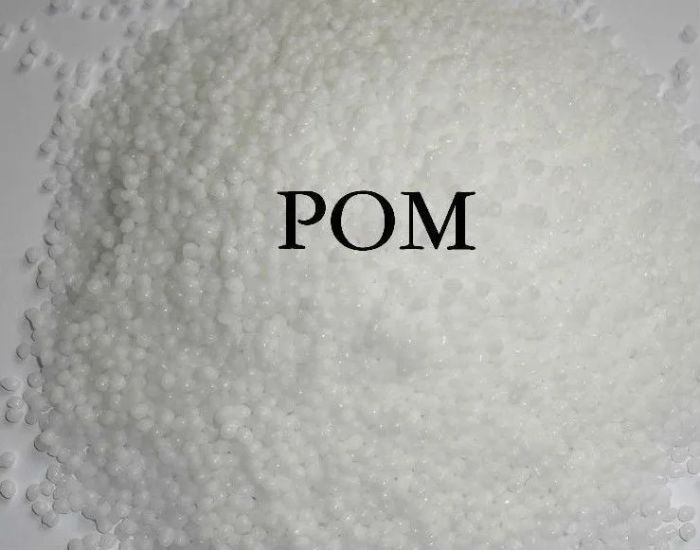 Hình ảnh chân thực về hạt nhựa POM - nguyên liệu cao cấp với độ bền cơ học vượt trội