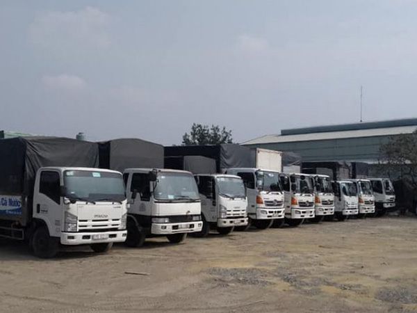 Hình ảnh đội xe vận tải hiện đại của Trường An