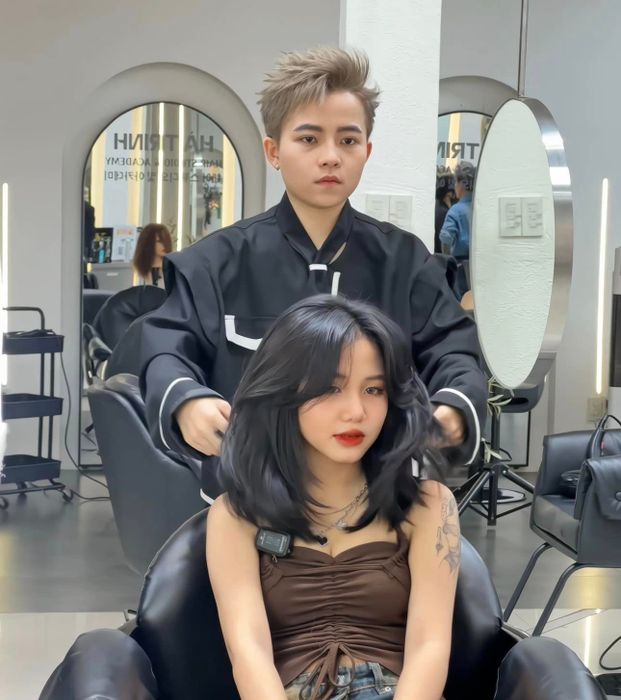 Hình ảnh không gian sang trọng tại Hà Trinh Hair Studio