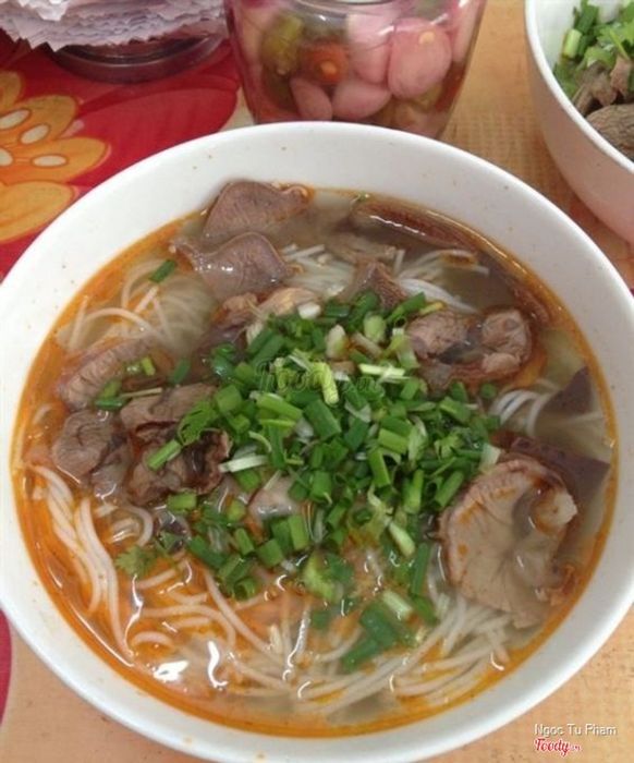 Không gian ấm cúng và tô bún đầy đặn tại Bún Bò Bà Diệu