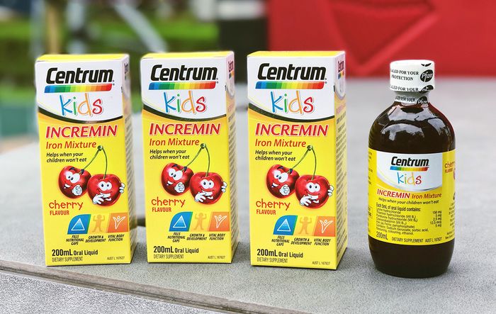 Hình ảnh thực tế Siro Centrum Kids - Dung dịch màu đỏ cherry hấp dẫn, dễ uống cho trẻ nhỏ