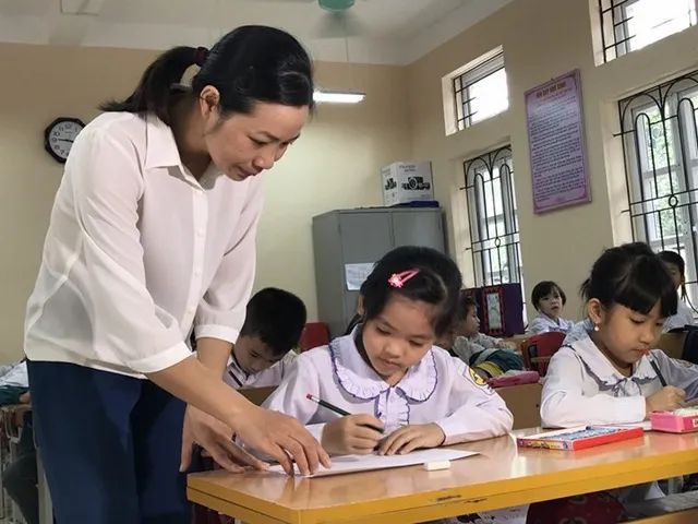 Nỗi lo lương không đủ sống - Nỗi sợ lớn nhất của giáo viên tiểu học