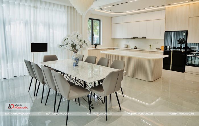Những mẫu thiết kế ấn tượng tại Showroom Hồng Đức