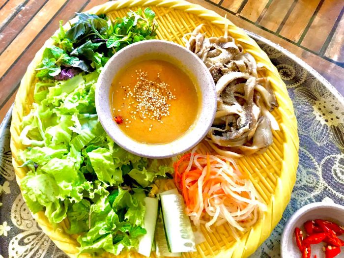 Không gian sang trọng và món ăn tinh tế tại Hương Sen