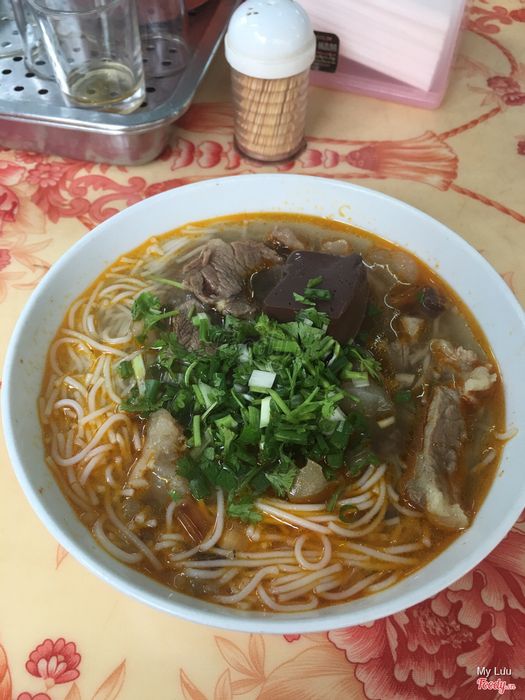 Góc nhìn cận cảnh tô bún thập cẩm thơm ngon đặc biệt