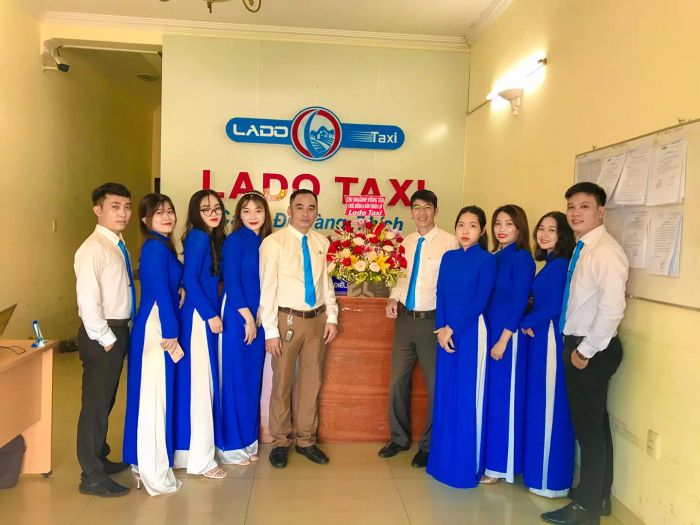 Hình ảnh đội xe Lado Taxi Vũng Tàu