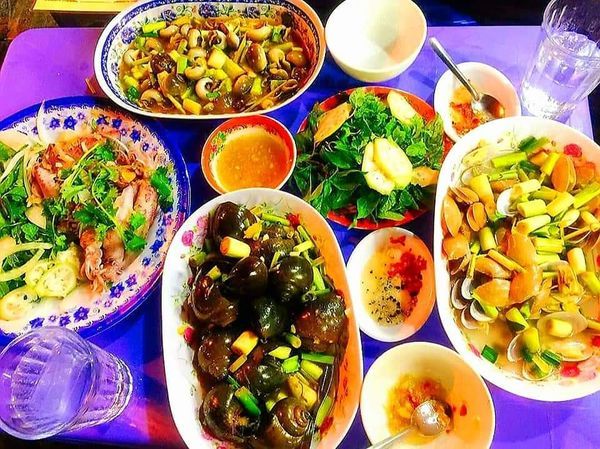 Không gian ấm cúng và những món ốc đặc sắc tại Ốc Tư Danh - Ảnh 3