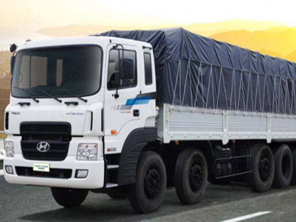 Hình ảnh đội xe vận tải đa dạng của Trường Hải