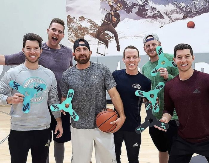 Dude Perfect - 39 triệu trái tim cùng đập nhịp với đam mê thể thao (Ảnh 2)