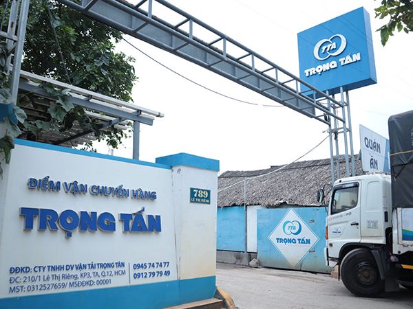 Hình ảnh đội xe tải đa năng của Trọng Tấn