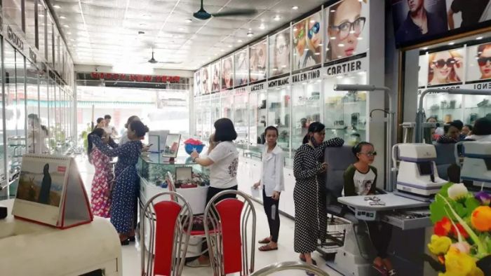 Hình ảnh không gian làm việc tại Kính thuốc Thành Vân