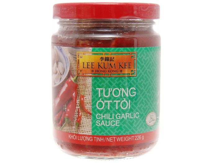 Hình ảnh chân thực tương tỏi ớt Lee Kum Kee - Đậm đà hương vị quốc tế