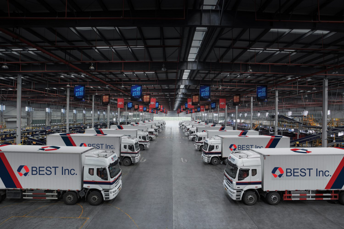 Hình ảnh đội ngũ nhân viên chuyên nghiệp của BEST Express
