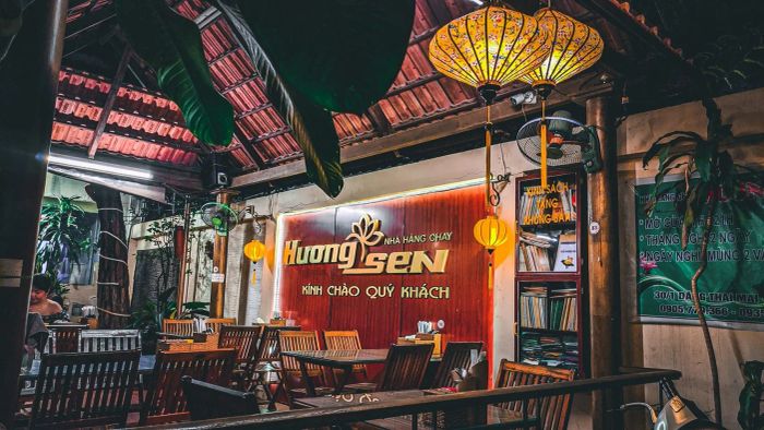 Góc ảnh tinh tế về không gian và món ăn tại Hương Sen