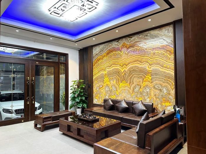 Hình ảnh không gian trưng bày ấn tượng tại Xưởng Nội Thất Trần Gia