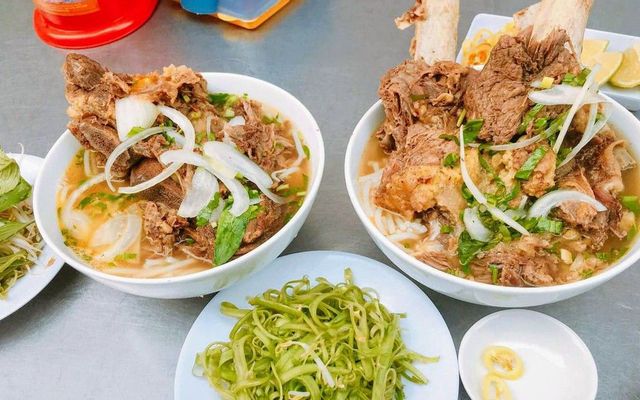 Góc ảnh chân thực về không gian ấm cúng tại quán