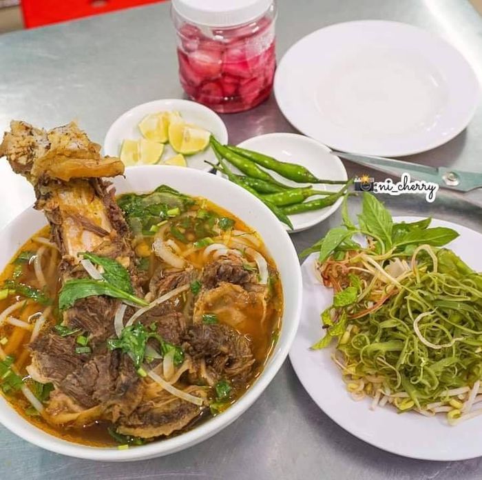 Góc nhìn chân thực về món Bún bò Xí quách đặc biệt