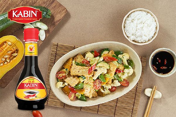 Hình ảnh chân thực nước tương Kabin tỏi ớt - Sánh mịn, thơm ngon