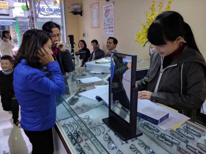 Hình ảnh đội ngũ bác sĩ chuyên môn cao tại Phòng khám Hoàn Châu