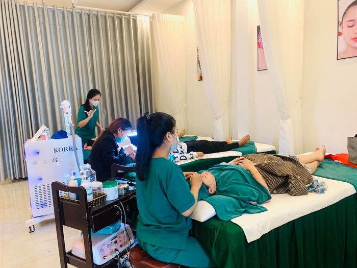 Không gian sang trọng và hiện đại tại Hoàng Mai Beauty & Academy