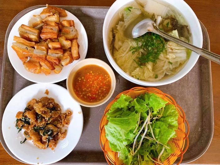 Không gian ấm cúng và món ăn hấp dẫn tại Thiện Quán