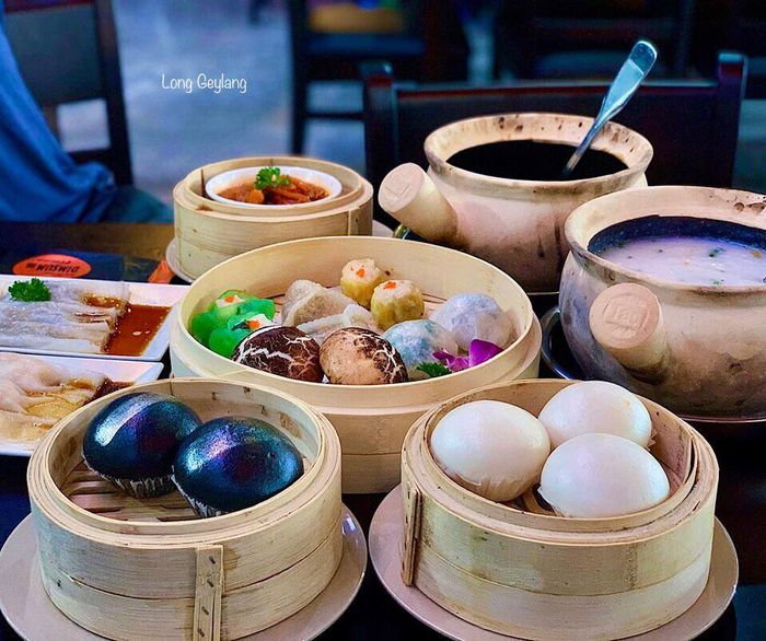 Hình ảnh 2 của Long Geylang - Dimsum House - Một góc không gian xanh mát