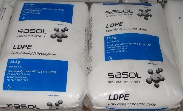 Hình ảnh minh họa chất lượng cao hạt nhựa LDPE - vật liệu mềm dẻo với độ bền kéo đứt tốt