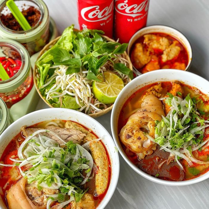 Ảnh chân thực về không gian và món ngon tại Bún Bò Huế - Vĩ Dạ