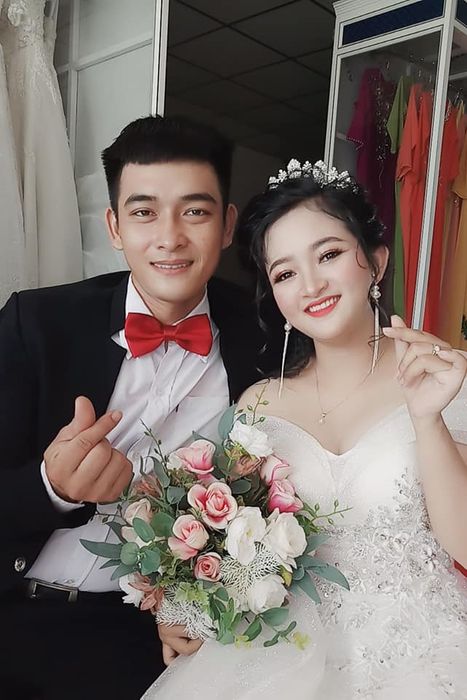 Bộ sưu tập váy cưới và phong cách trang điểm ấn tượng tại Khathy Khathy