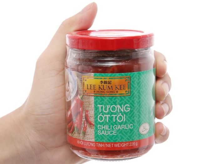 Hình ảnh tương tỏi ớt Lee Kum Kee chính hãng - Đẳng cấp thương hiệu 135 năm
