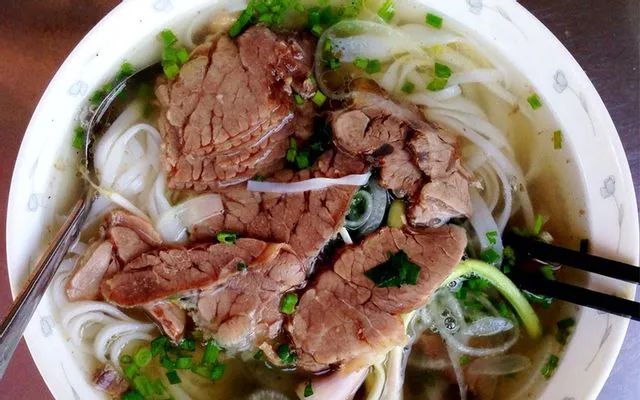 Không gian ấm cúng tại Phở Hằng - Huyền Trân Công Chúa