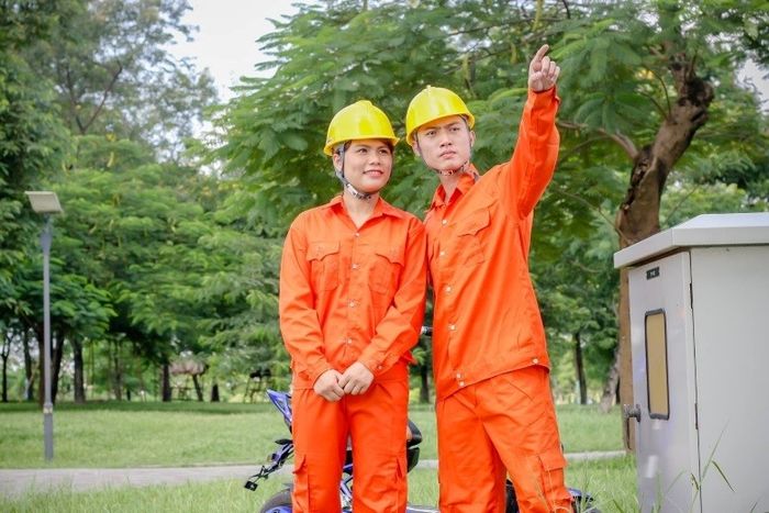 Hình ảnh bộ sưu tập đồng phục bảo hộ đa dạng của Phú Quý Uniform