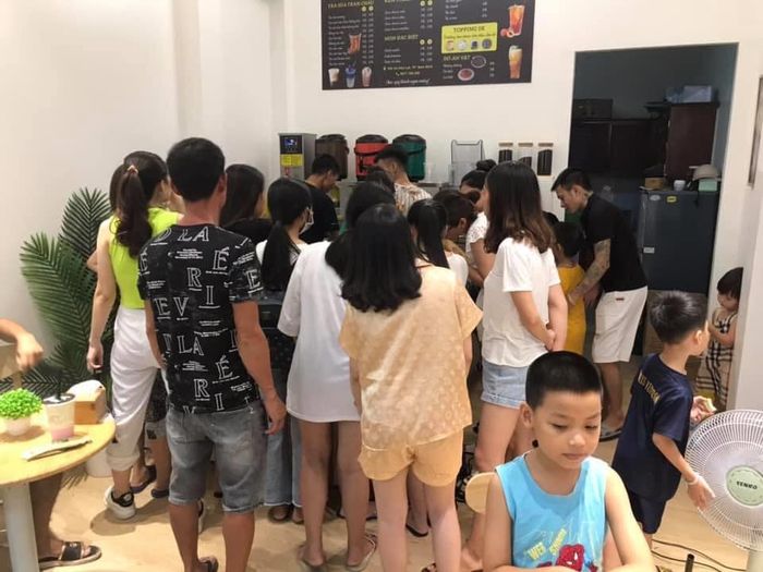 Những món trà sữa đặc biệt được trình bày nghệ thuật tại Ánh Vẩu