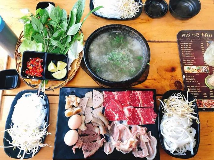 Thố phở đá độc đáo tại Chu Gia