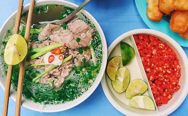 Không gian ấm cúng tại quán Phở Phúc