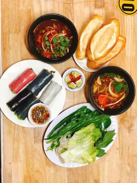 Không gian ấm cúng kiểu gia đình tại quán