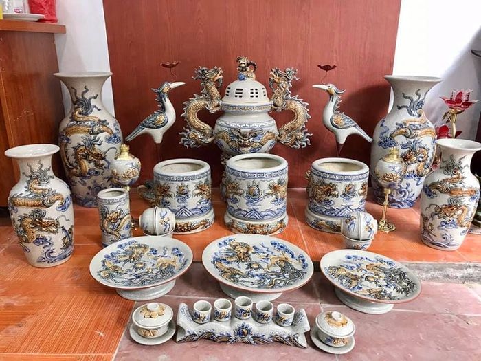 Tác phẩm gốm sứ thờ cúng tinh xảo - BATTRANG FAMILY (Ảnh 2)