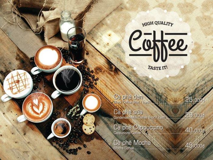 Không gian ấm cúng với ánh đèn vàng tại Rosso Coffee & Juice