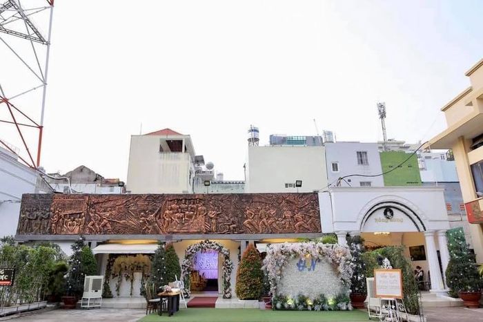 Không gian tiệc cưới lộng lẫy tại Hoàng Long