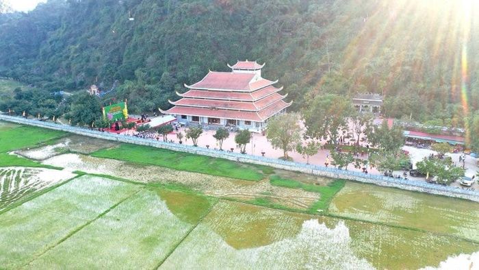 Toàn cảnh chùa Tiên nhìn từ trên cao