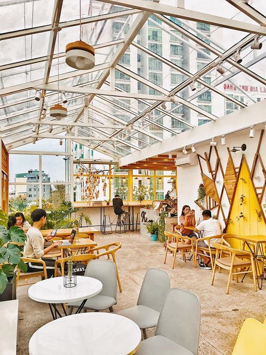 View hoàng hôn tuyệt đẹp tại Nắng Rooftop Coffee