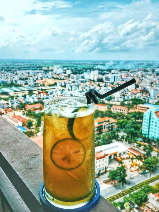 Không gian sang trọng với view thành phố tuyệt đẹp tại SKY18