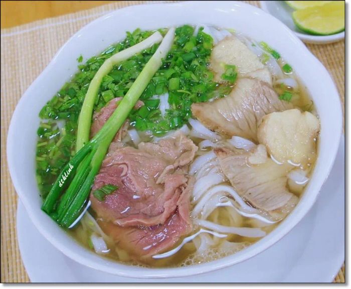 Không gian ấm cúng và bình dị tại Phở Ân