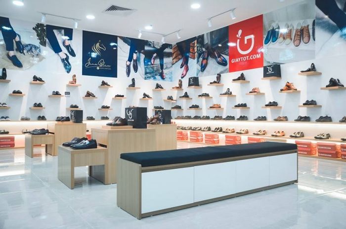 GIAYTOT.com ảnh 1: Hình ảnh đầu tiên giới thiệu bộ sưu tập giày nam đẳng cấp, nơi chất lượng và phong cách hội tụ.