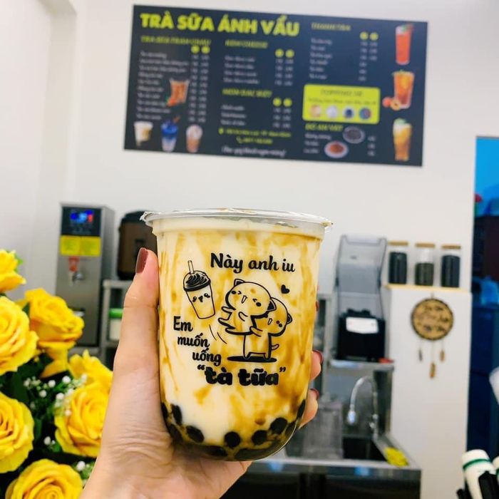 Không gian ấm cúng và menu đa dạng tại Trà Sữa Ánh Vẩu